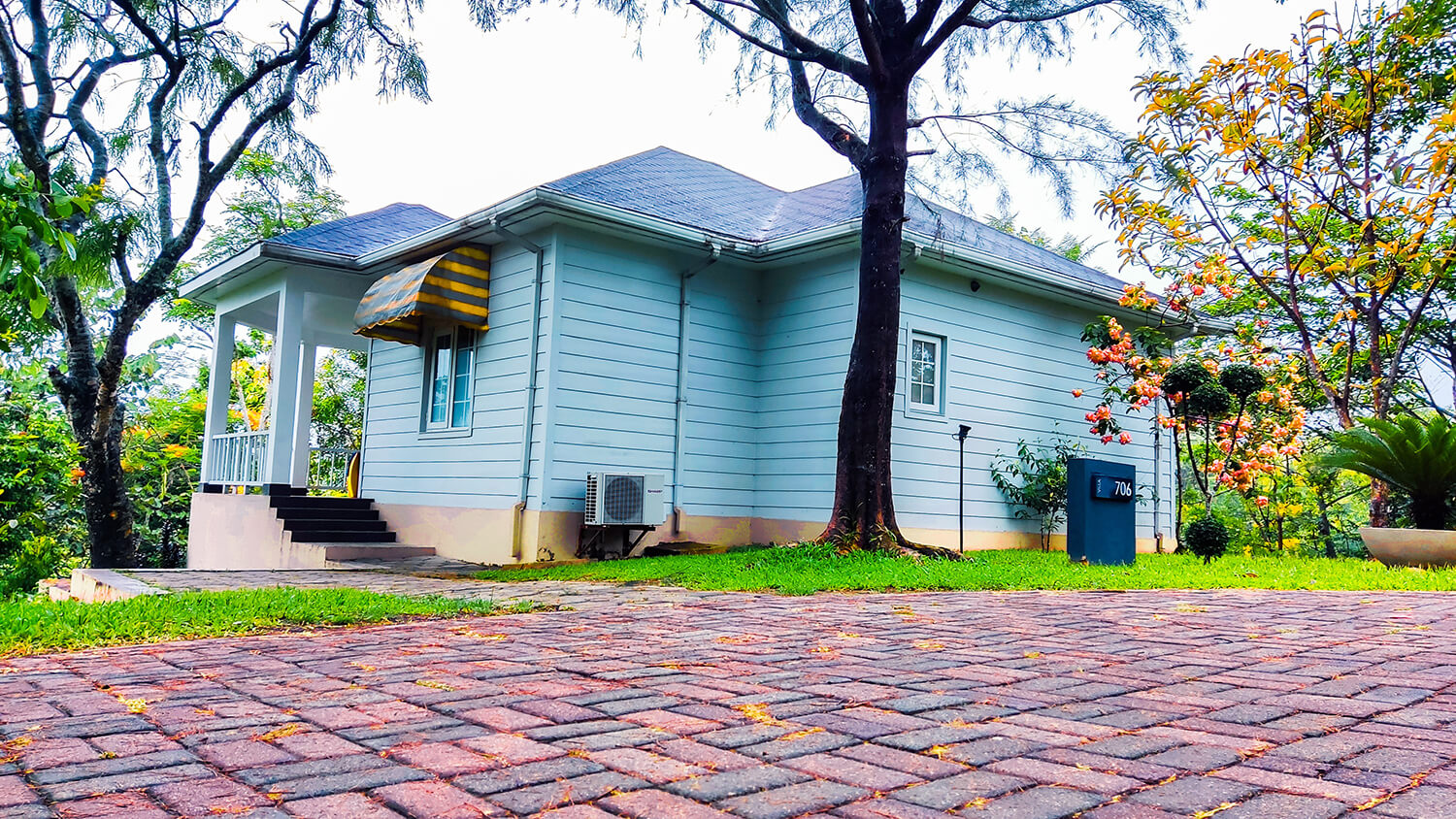 My Childhood Bedroom: Hip, But Not Cool